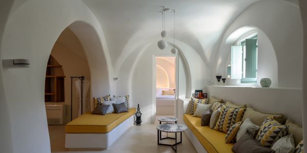 potamoshousesantorini2020-122C8047FEB-A0EA-72D4-23CB-9695F2AF1B46.jpg
