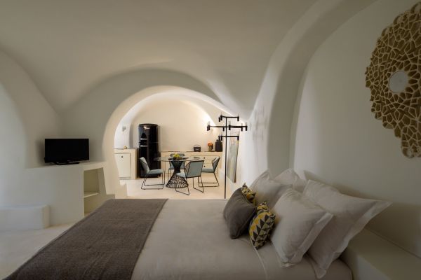 potamoshousesantorini2020-76CF011318-4812-24C0-6963-DE712E7A3A72.jpg